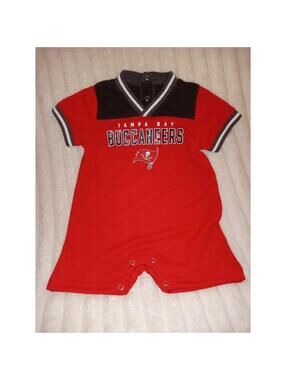 NFL Tampa Bay Buccaneers Newborn Outfit Boys Size 6/9 Months Football Fan Gear